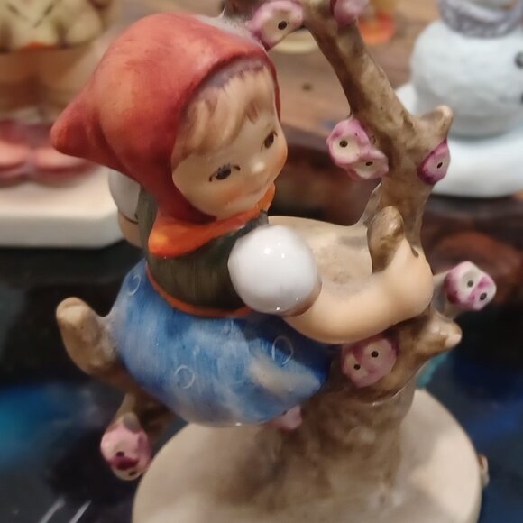 4 Girl Hummels - Picture 4 of 8